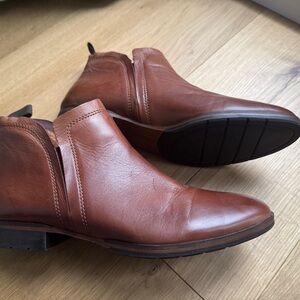 EOS Gaid women’s brown leather boots